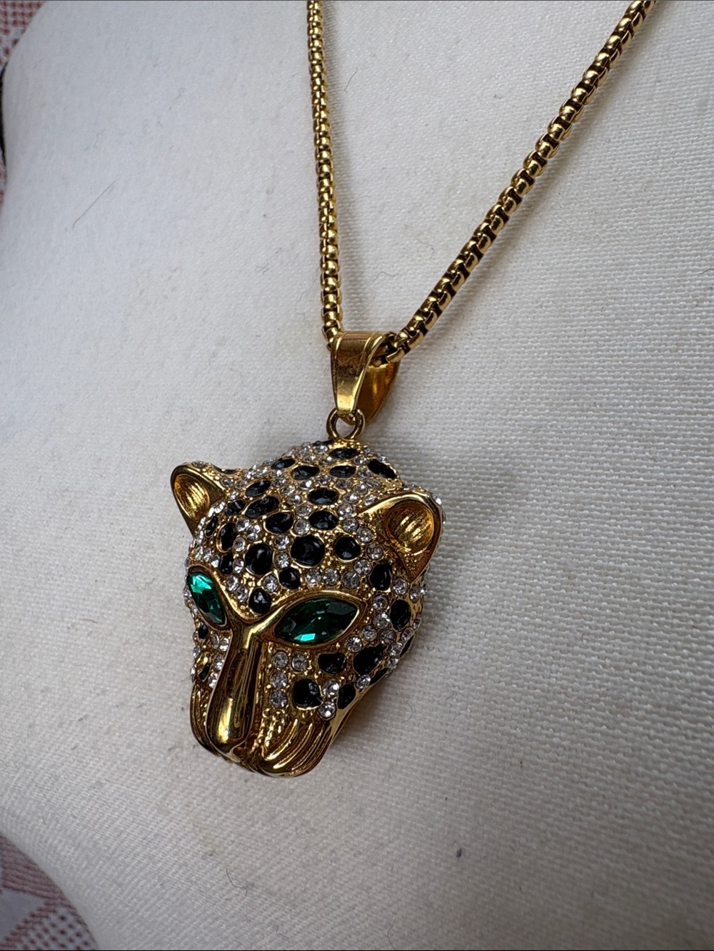 Gold Tone Rhinestone Leopard Head Necklace
